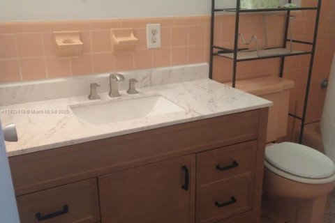 Condo in Hallandale Beach, Florida, 1 bedroom  № 1976360 - photo 9