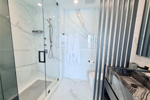 Condo in Miami Beach, Florida, 1 bedroom  № 1819738 - photo 24