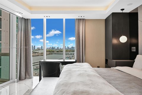 Condo in Miami Beach, Florida, 1 bedroom  № 1819738 - photo 29