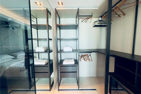 Condo in Miami Beach, Florida, 1 bedroom  № 1819738 - photo 30