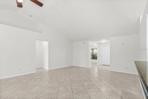 Villa ou maison à vendre à Cape Coral, Floride: 3 chambres, 237.46 m2 № 2410002 - photo 29