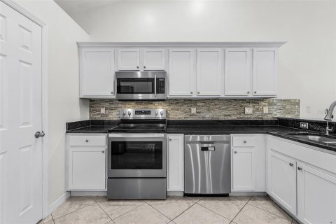 Villa ou maison à vendre à Cape Coral, Floride: 3 chambres, 237.46 m2 № 2410002 - photo 13