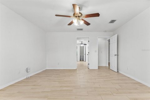 Villa ou maison à vendre à Cape Coral, Floride: 3 chambres, 237.46 m2 № 2410002 - photo 22