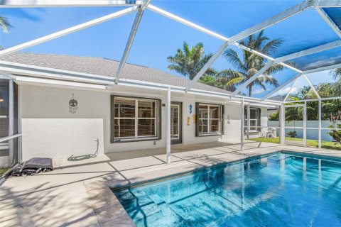 Villa ou maison à vendre à Cape Coral, Floride: 3 chambres, 237.46 m2 № 2410002 - photo 27