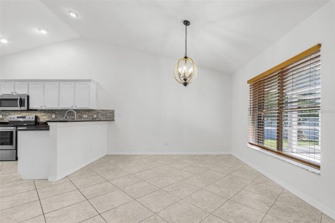 Villa ou maison à vendre à Cape Coral, Floride: 3 chambres, 237.46 m2 № 2410002 - photo 10