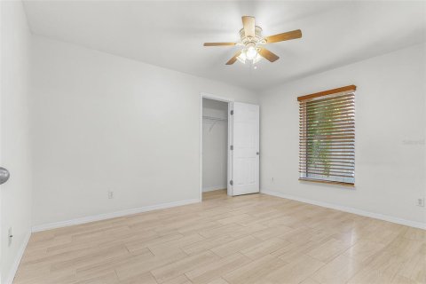 Villa ou maison à vendre à Cape Coral, Floride: 3 chambres, 237.46 m2 № 2410002 - photo 20