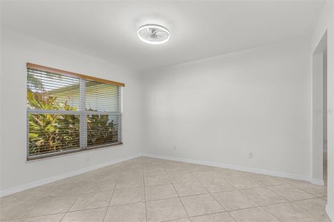 Villa ou maison à vendre à Cape Coral, Floride: 3 chambres, 237.46 m2 № 2410002 - photo 6