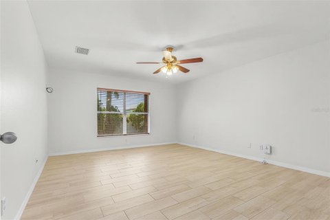 Villa ou maison à vendre à Cape Coral, Floride: 3 chambres, 237.46 m2 № 2410002 - photo 21
