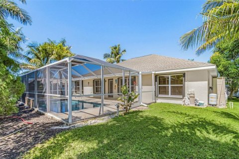 Villa ou maison à vendre à Cape Coral, Floride: 3 chambres, 237.46 m2 № 2410002 - photo 28