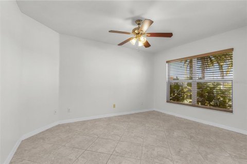 Villa ou maison à vendre à Cape Coral, Floride: 3 chambres, 237.46 m2 № 2410002 - photo 5