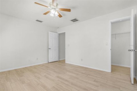 Villa ou maison à vendre à Cape Coral, Floride: 3 chambres, 237.46 m2 № 2410002 - photo 17