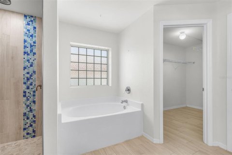 Villa ou maison à vendre à Cape Coral, Floride: 3 chambres, 237.46 m2 № 2410002 - photo 25