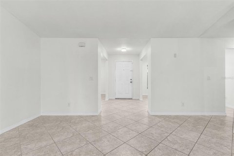 Villa ou maison à vendre à Cape Coral, Floride: 3 chambres, 237.46 m2 № 2410002 - photo 4