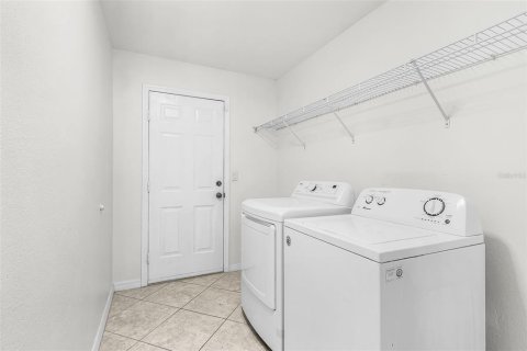 Villa ou maison à vendre à Cape Coral, Floride: 3 chambres, 237.46 m2 № 2410002 - photo 15