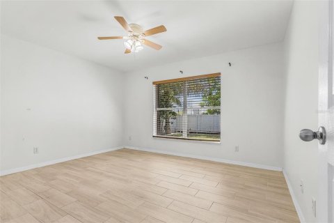 Villa ou maison à vendre à Cape Coral, Floride: 3 chambres, 237.46 m2 № 2410002 - photo 16