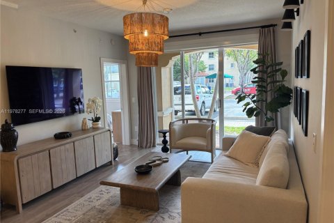 Condominio en alquiler en Doral, Florida, 2 dormitorios, 103.59 m2 № 2042605 - foto 1