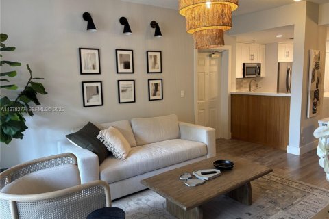 Condominio en alquiler en Doral, Florida, 2 dormitorios, 103.59 m2 № 2042605 - foto 3