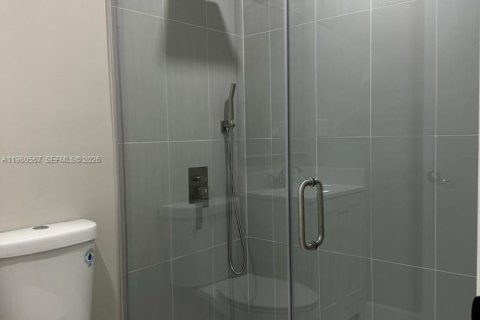 Villa ou maison à louer à Miami, Floride: 3 chambres, 177.72 m2 № 2024387 - photo 6