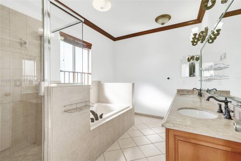 Villa ou maison à vendre à Miami, Floride: 4 chambres, 237.64 m2 № 2011455 - photo 24