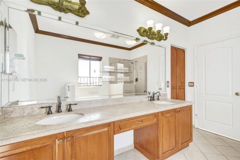 Villa ou maison à vendre à Miami, Floride: 4 chambres, 237.64 m2 № 2011455 - photo 25