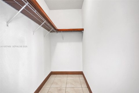 Villa ou maison à vendre à Miami, Floride: 4 chambres, 237.64 m2 № 2011455 - photo 21