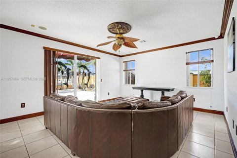 Villa ou maison à vendre à Miami, Floride: 4 chambres, 237.64 m2 № 2011455 - photo 11