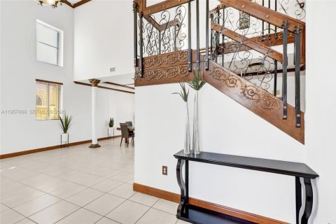 Villa ou maison à vendre à Miami, Floride: 4 chambres, 237.64 m2 № 2011455 - photo 3