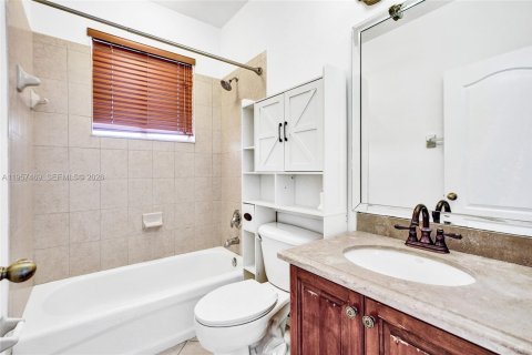 Villa ou maison à vendre à Miami, Floride: 4 chambres, 237.64 m2 № 2011455 - photo 20