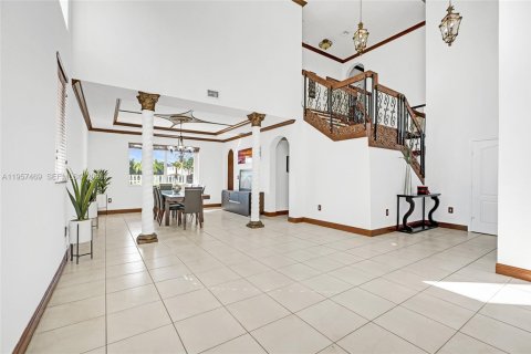 Villa ou maison à vendre à Miami, Floride: 4 chambres, 237.64 m2 № 2011455 - photo 5
