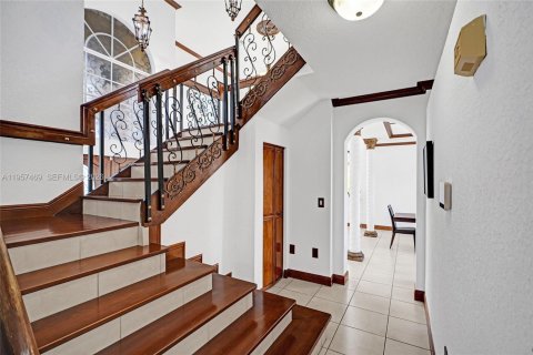 Villa ou maison à vendre à Miami, Floride: 4 chambres, 237.64 m2 № 2011455 - photo 4