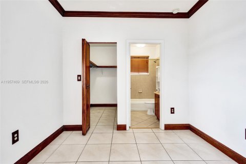 Villa ou maison à vendre à Miami, Floride: 4 chambres, 237.64 m2 № 2011455 - photo 19