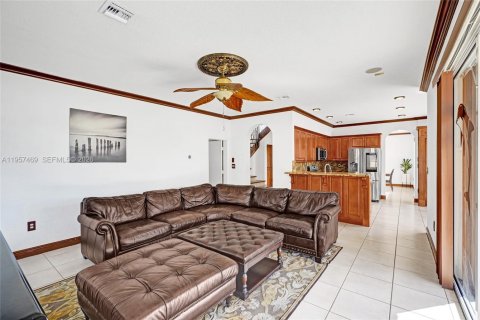Villa ou maison à vendre à Miami, Floride: 4 chambres, 237.64 m2 № 2011455 - photo 13