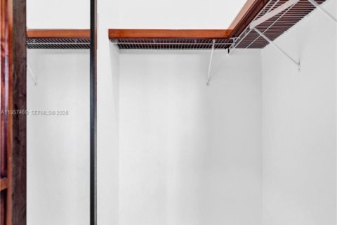 Villa ou maison à vendre à Miami, Floride: 4 chambres, 237.64 m2 № 2011455 - photo 29