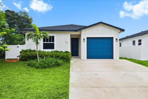 House in West Palm Beach, Florida 3 bedrooms, 142.7 sq.m. № 2288605 - photo 5
