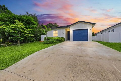 House in West Palm Beach, Florida 3 bedrooms, 142.7 sq.m. № 2288605 - photo 3
