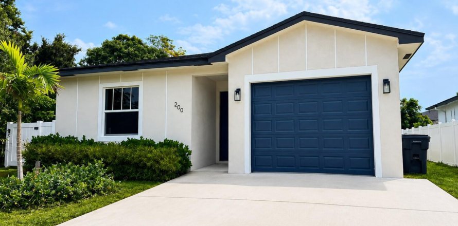 House in West Palm Beach, Florida 3 bedrooms, 142.7 sq.m. № 2288605