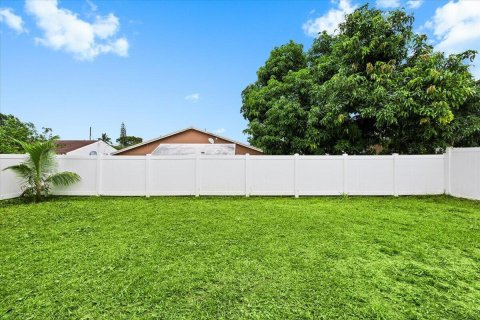 House in West Palm Beach, Florida 3 bedrooms, 142.7 sq.m. № 2288605 - photo 27