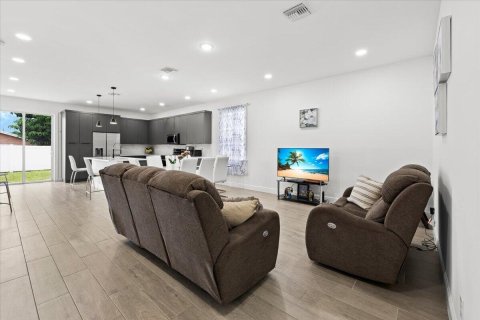 House in West Palm Beach, Florida 3 bedrooms, 142.7 sq.m. № 2288605 - photo 9