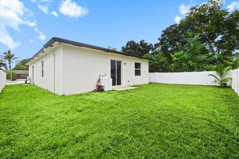 House in West Palm Beach, Florida 3 bedrooms, 142.7 sq.m. № 2288605 - photo 29