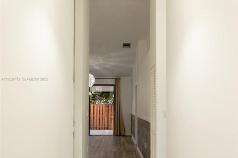 Купить таунхаус в Хайалиа, Флорида 2 спальни, 101.17м2, № 1988801 - фото 3