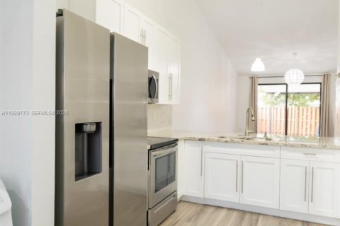 Купить таунхаус в Хайалиа, Флорида 2 спальни, 101.17м2, № 1988801 - фото 7