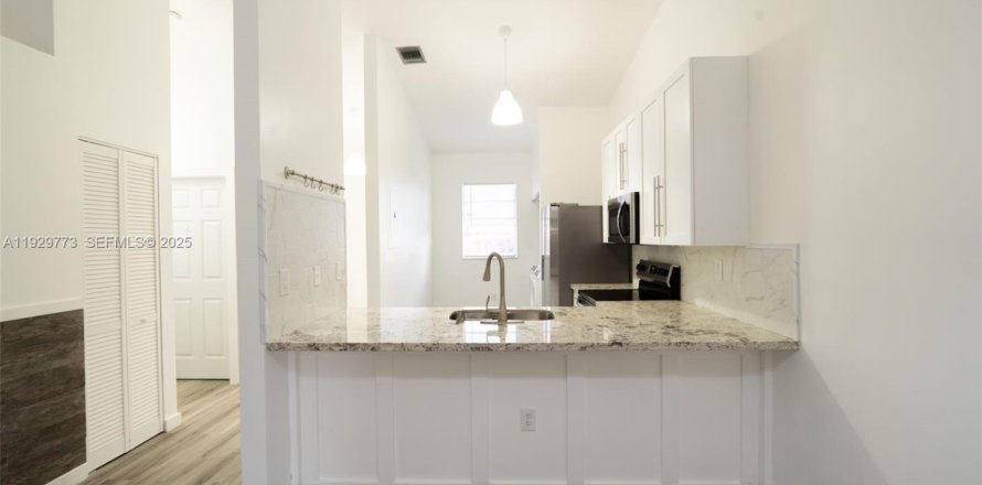 Таунхаус в Хайалиа, Флорида 2 спальни, 101.17м2 № 1988801