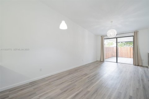 Купить таунхаус в Хайалиа, Флорида 2 спальни, 101.17м2, № 1988801 - фото 16