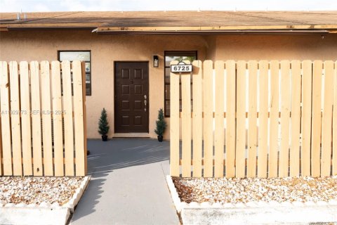 Купить таунхаус в Хайалиа, Флорида 2 спальни, 101.17м2, № 1988801 - фото 2