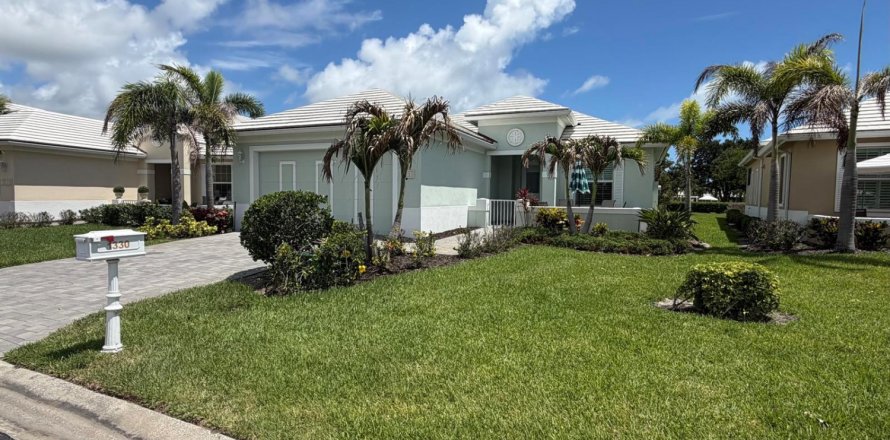 House in Vero Beach, Florida 3 bedrooms, 181.9 sq.m. № 2245776