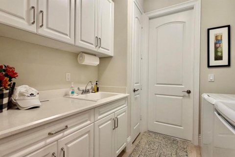 House in Vero Beach, Florida 3 bedrooms, 181.9 sq.m. № 2245776 - photo 28