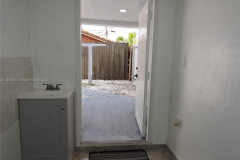 Villa ou maison à louer à Hialeah, Floride: 1 chambre, 37.16 m2 № 1958696 - photo 20