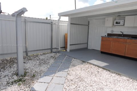 Villa ou maison à louer à Hialeah, Floride: 1 chambre, 37.16 m2 № 1958696 - photo 21