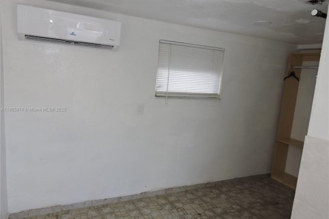 Villa ou maison à louer à Hialeah, Floride: 1 chambre, 37.16 m2 № 1958696 - photo 4