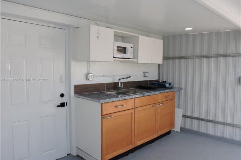 Villa ou maison à louer à Hialeah, Floride: 1 chambre, 37.16 m2 № 1958696 - photo 14